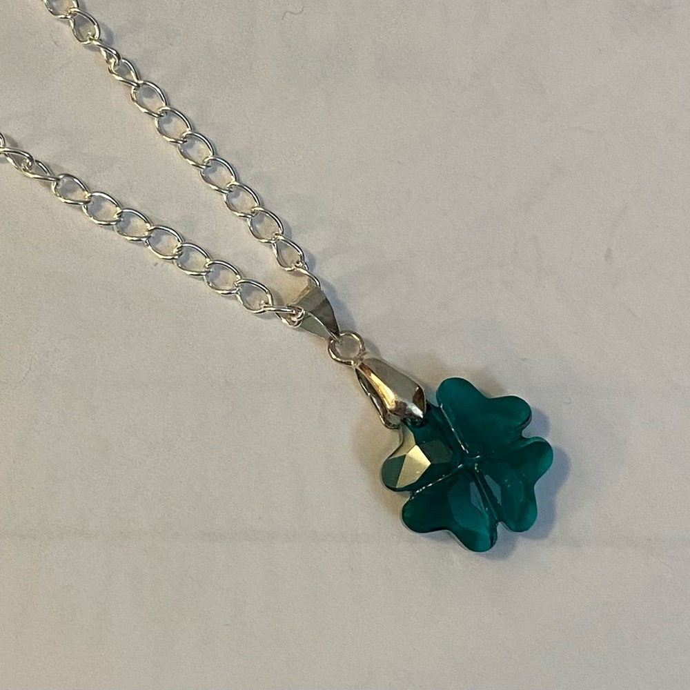 NEW Swarovski Emerald Clover Crystal necklace